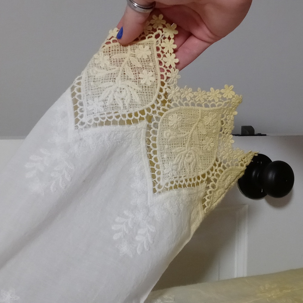 🆕️ 💛Mystree💛 - Ombre Yellow/White Eyelet Peasant Top - Picture 8 of 13